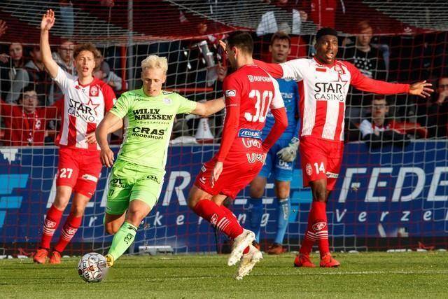 爱游戏体育-关于西甲赛后专家总结，比赛中攻防转换、控球变化的深层分析的信息