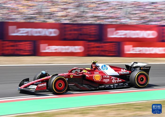 车队联合研发新型赛车技术，争夺赛场优势