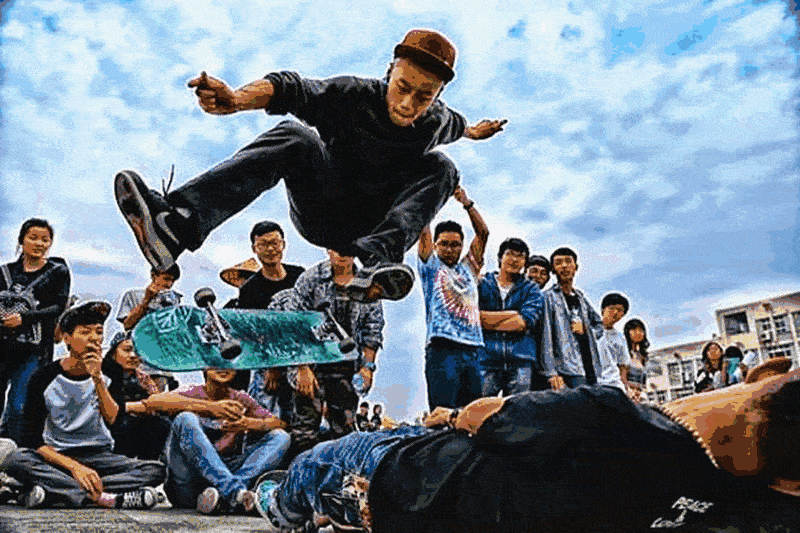 爱游戏体育官方网站-小城特色滑板街舞秀，青春在街头飞扬的简单介绍