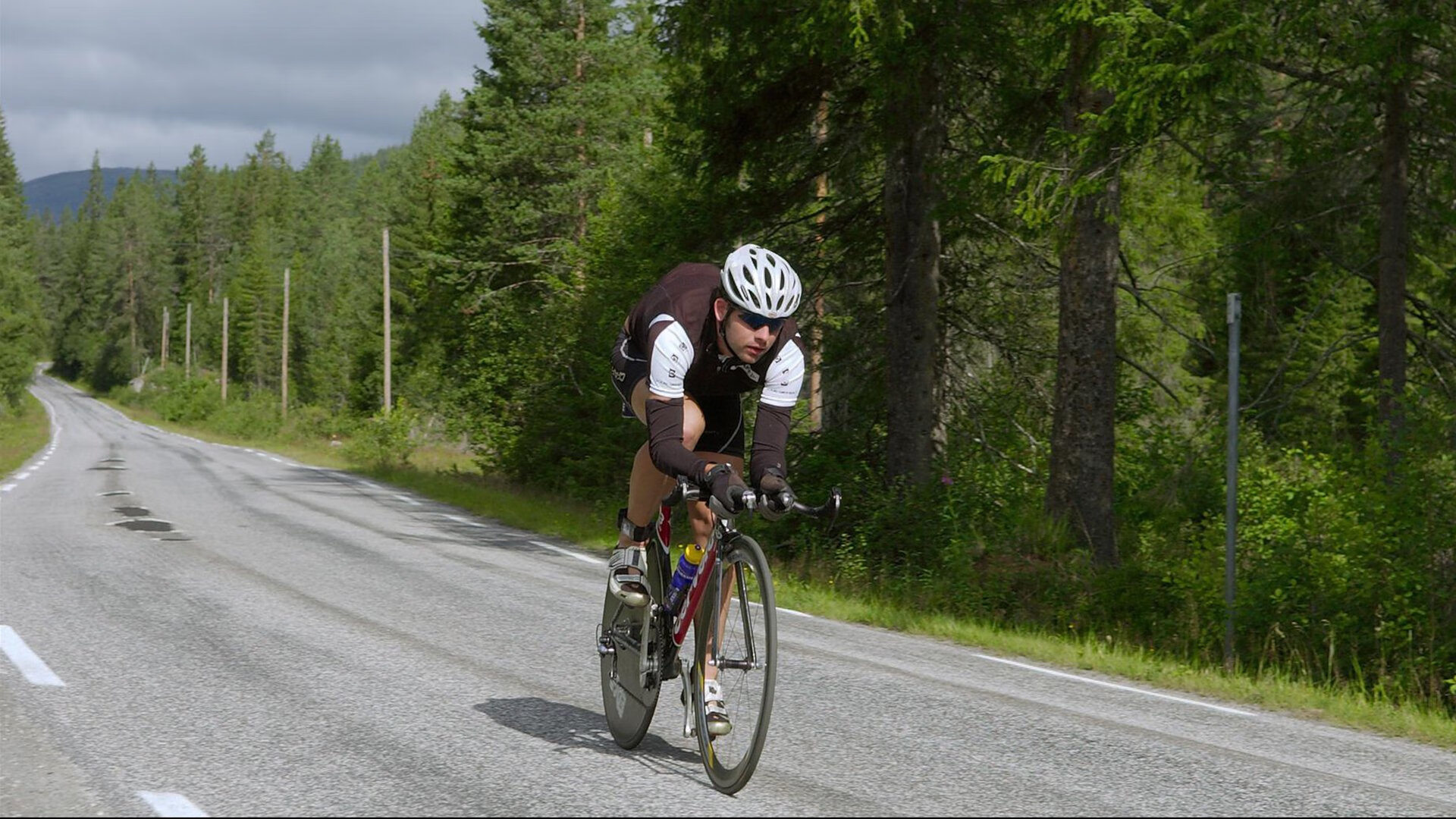 爱游戏 电竞-《DOTA2》Ti赛事幕后花絮：选手训练与心理压力的双重考验，dota2ti最经典的比赛