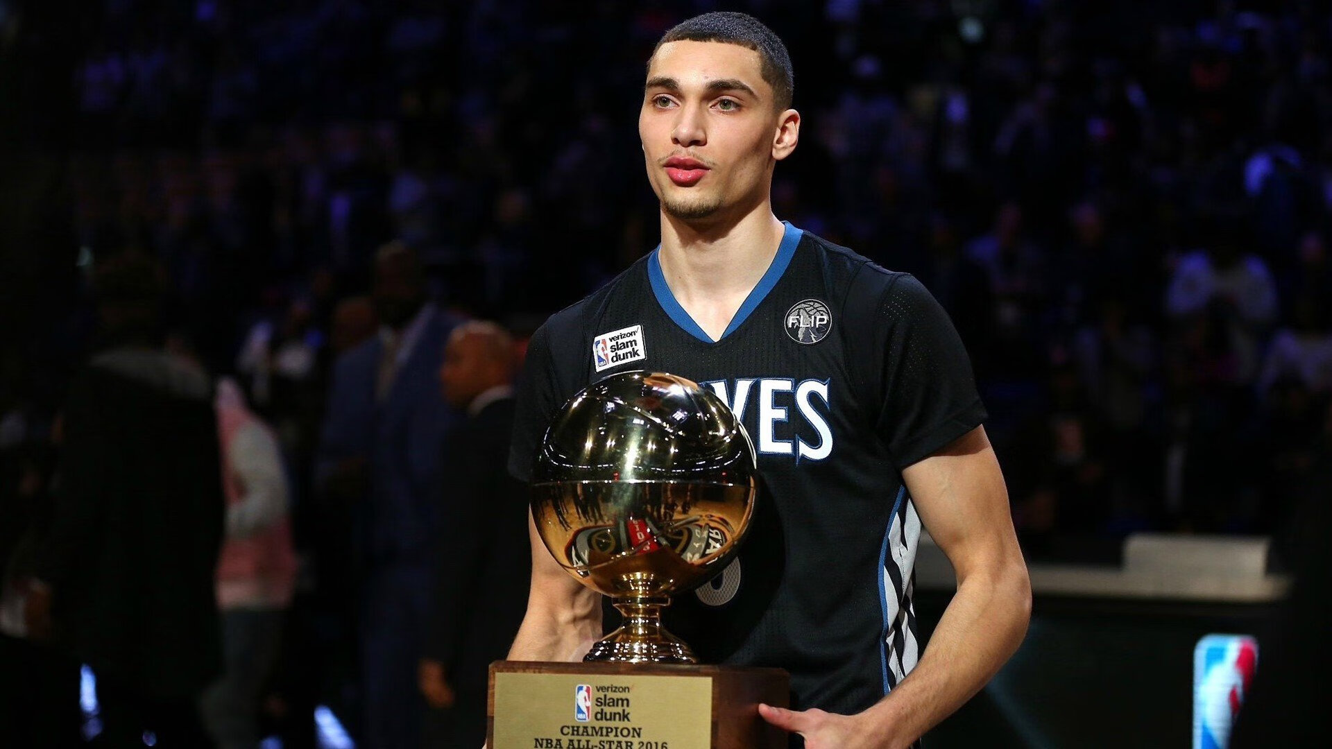 雄鹿双星爆发轻取开拓者,雄鹿对开拓者